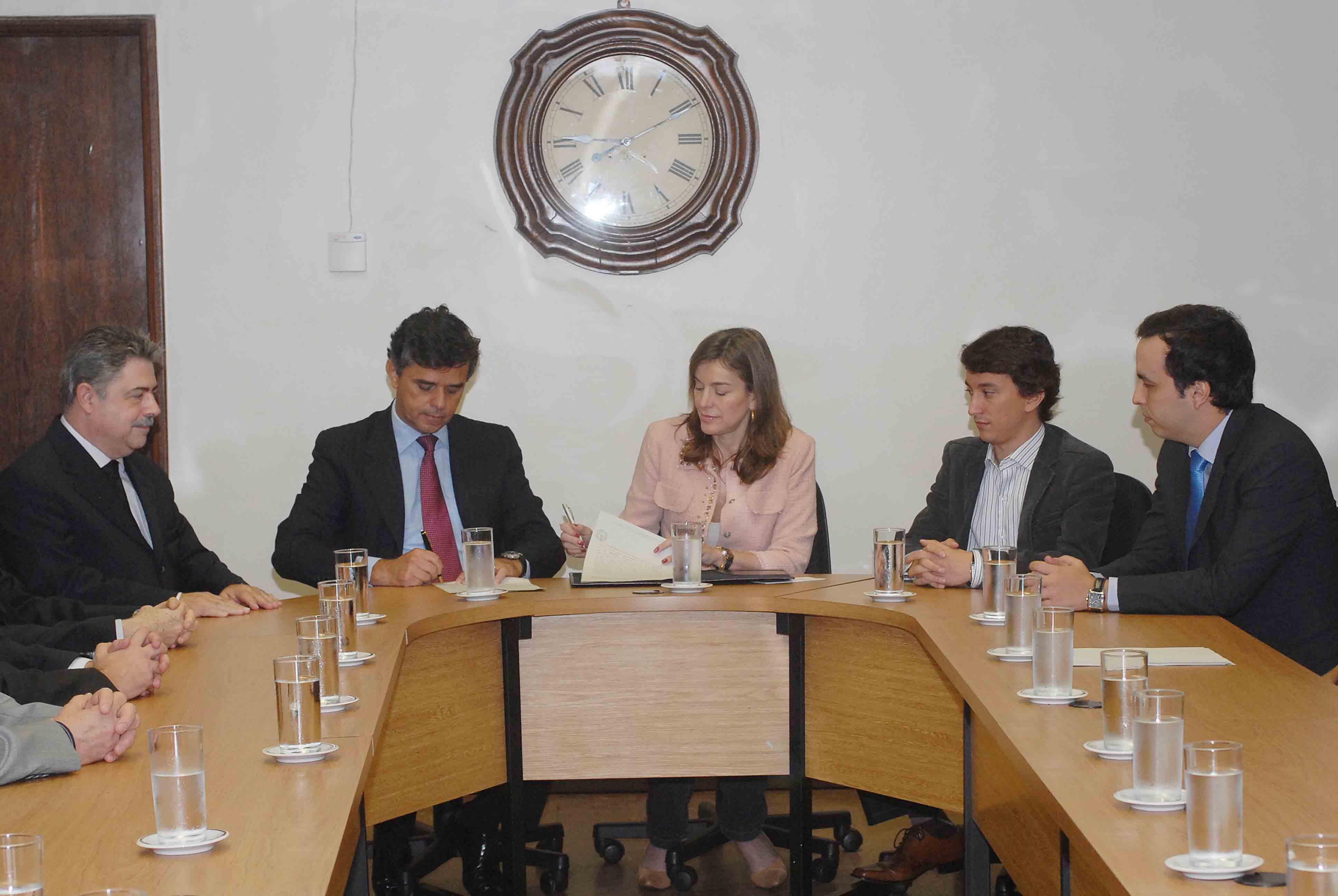 Governo incentiva servidores com descontos em faculdades