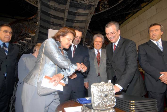 Lan&ccedil;ado selo comemorativo do Centen&aacute;rio de Tancredo Neves