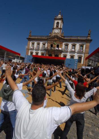 Ouro Preto celebra a liberdade em emocionante festa c&iacute;vica