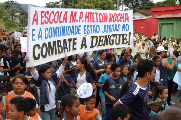 Passeata mobiliza Vale do Jatobá para o combate à dengue