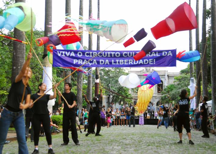 Pra&ccedil;a da Liberdade re&uacute;ne milhares de pessoas para celebrar a arte e a cultura 