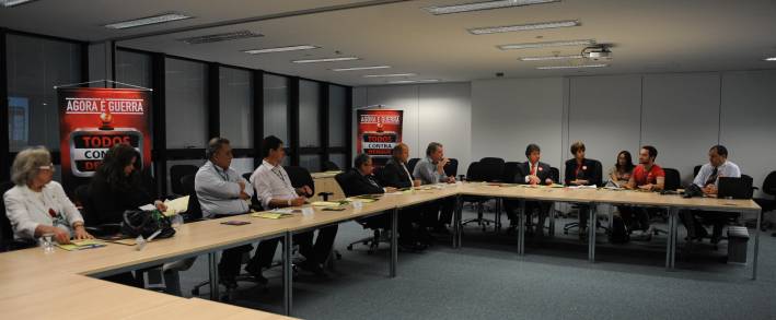 Saúde estadual busca parcerias para combater a dengue