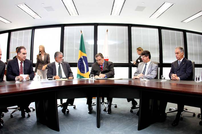 Vice-governador assina ordem de servi&ccedil;o para obras do Hospital de Uberaba 