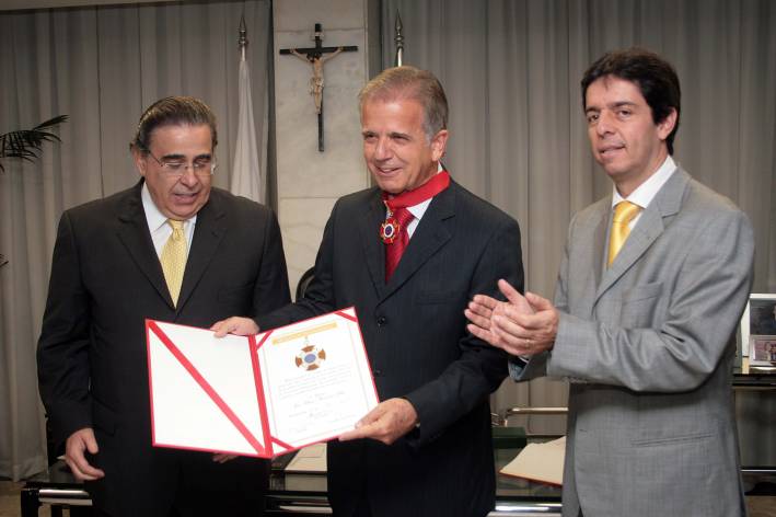 Vice-governador entrega Medalha da Inconfidência ao ministro do TCU