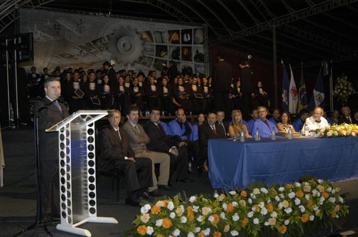 Vice-governador prestigia novos profissionais em Itajub&aacute;