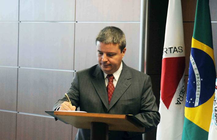 Voo BH-Montevid&eacute;u aproxima Minas dos pa&iacute;ses do Mercosul