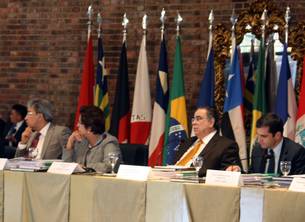 alberto-pinto-coelho-assina-convenio-para-acesso-de-municipios-a-recursos-do-agua-para-todos_n_i_left