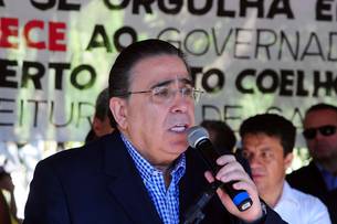 alberto-pinto-coelho-entrega-obra-em-rodovia-de-sabara_n_i_left