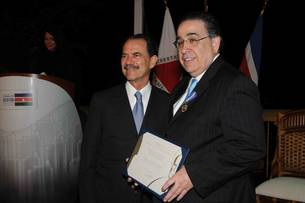 alberto-pinto-coelho-recebe-a-mais-alta-honraria-em-juiz-de-fora_n_i_right