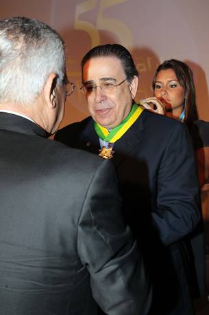 alberto-pinto-coelho-recebe-homenagem-de-furnas_n_i_left