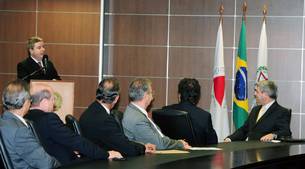 anastasia-assina-protocolo-de-intencoes-para-investimento-de-r-24-bilhoes-no-estado_n_i_left