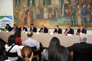 anastasia-cobra-ao-lado-de-outros-governadores-equilibrio-federativo_n_i_left