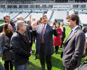 anastasia-conhece-o-mais-moderno-estadio-de-futebol-da-italia_n_i_left