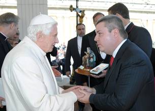 anastasia-e-recebido-em-audiencia-pelo-papa-bento-xvi-e-o-convida-a-visitar-belo-horizonte_n_i_ri