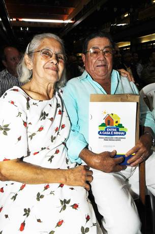 anastasia-entrega-escrituras-da-casa-propria-para-mais-de-900-familias-em-uberlandia_n_i_right
