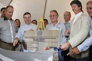 Anastasia inaugura centro de saúde em Pirapora