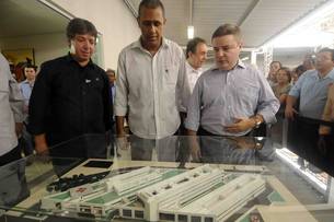 anastasia-inaugura-obras-de-infraestrutura-e-anuncia-construcao-do-hospital-regional-do-mucuri_3_n_i_right