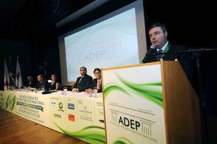 antonio-anastasia-e-condecorado-por-defensores-publicos_n_i_right