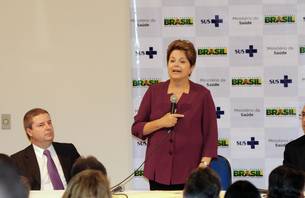 antonio-anastasia-e-dilma-rousseff-visitam-hospital-sofia-feldman_n_i_right