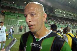 atacante-fabio-junior-acredita-que-o-novo-estadio-ajudara-os-times-do-estado-na-busca-por-titulos_n_i_relacionamento