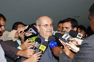 conselho-de-seguranca-alimentar-realiza-plenaria-para-definir-estrategias-de-2012_n_i_left