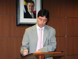 dinis-pinheiro-assina-termo-de-compromisso-do-programa-travessia-renda-com-40-municipios_n_i_relacionamento