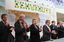 governador-anastasia-e-homenageado-pela-comunidade-de-pisciotta_n_i_relacionamento