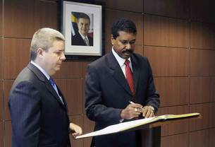 governador-anastasia-empossa-cylton-brandao-da-matta-como-novo-chefe-da-policia-civil_n_i_left