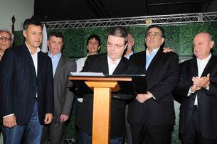 governador-anastasia-entrega-a-arena-independencia_n_i_right
