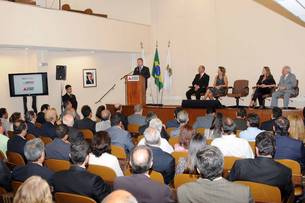 governador-anastasia-lanca-unidades-do-minas-facil-em-59-municipios_n_i_right