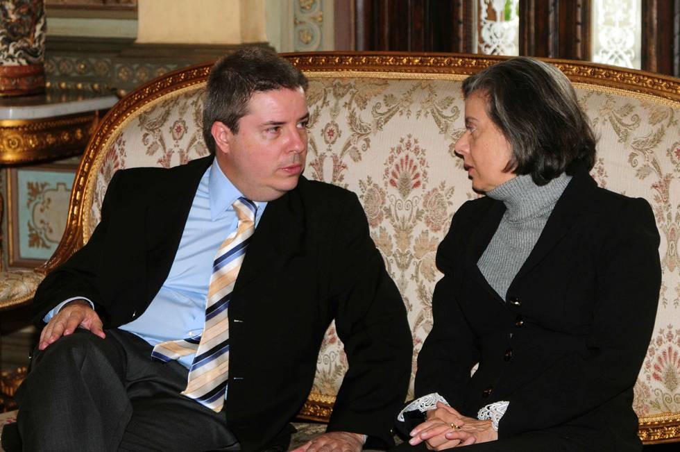 governador-anastasia-recebe-presidente-de-tse_n_i_center_full