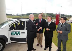 governador-antonio-anastasia-entrega-veiculos-para-o-ima_n_i_left