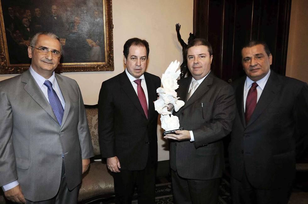 governador-antonio-anastasia-recebe-diretor-da-americanairlines_n_i_center_full