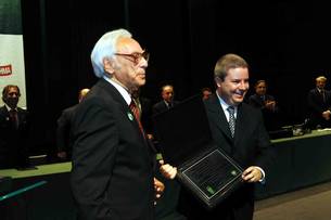 governador-participa-das-comemoracoes-pelos-100-anos-do-america_n_i_left