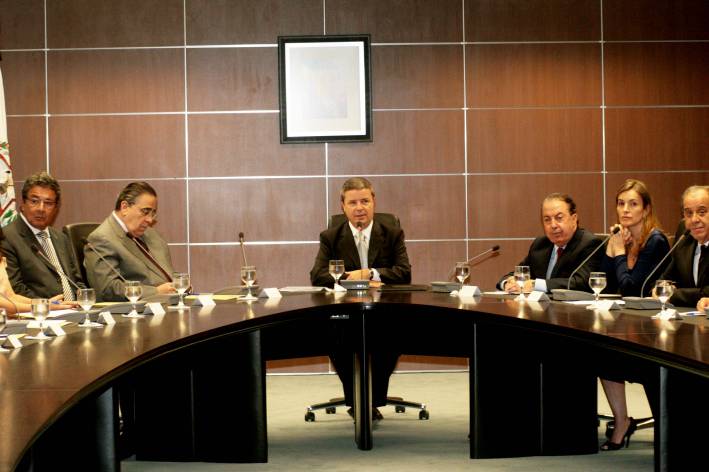 Governador Anastasia realiza primeira reunião de secretariado