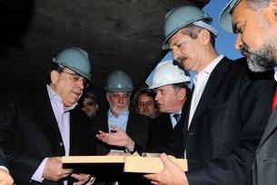 ministro-do-esporte-elogia-andamento-das-obras-do-mineirao_n_i_right