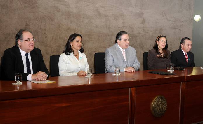 vice-governador-empossa-delegatarios-de-servicos-notariais-e-de-registro-de-cartorios_n_i_center